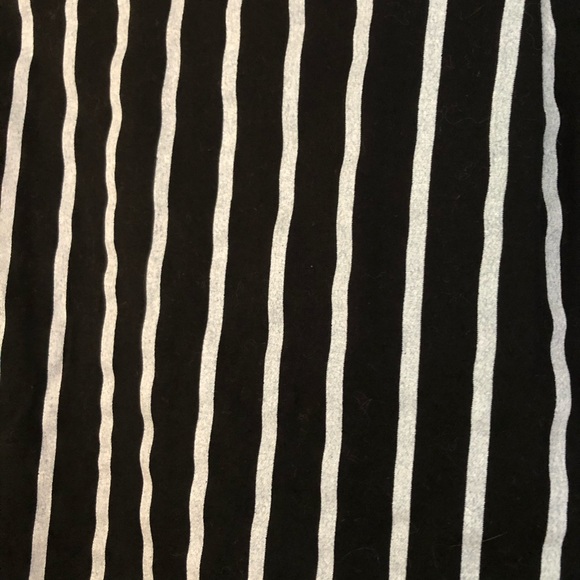 Laura Byrnes Pencil skirt in Victorian Stripe - Picture 3 of 3